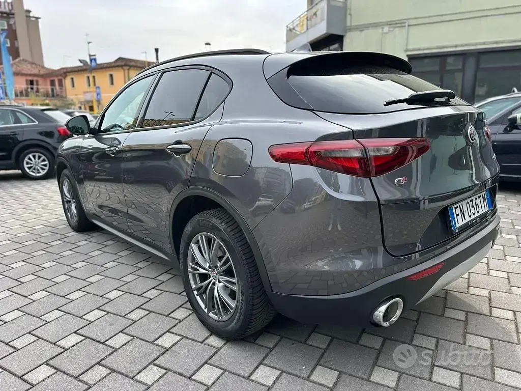 Usata Alfa Romeo Stelvio Executive 209 CV (153 kW) 2018 Grigio SUV
