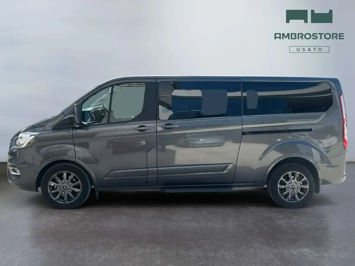 Usata Ford Tourneo Custom 131 CV (96 kW) 2022 Magnetic grey Furgone