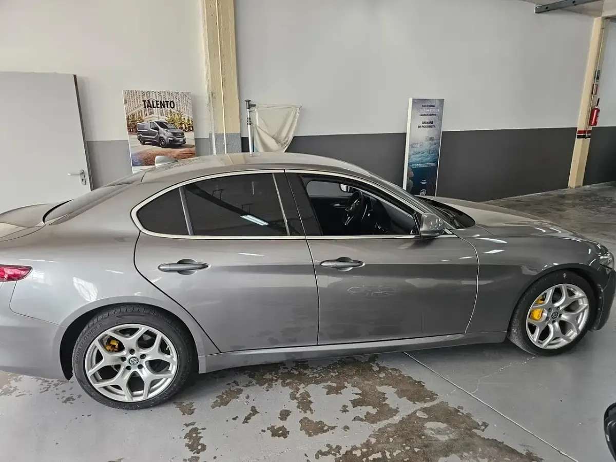Käytetty Alfa Romeo Giulia Executive 190 HP (139 kW) 2019 Harmaa Sedan