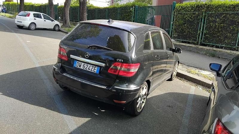 Begagnad Mercedes 200 143 HK (105 kW) 2009 Svart Minibuss