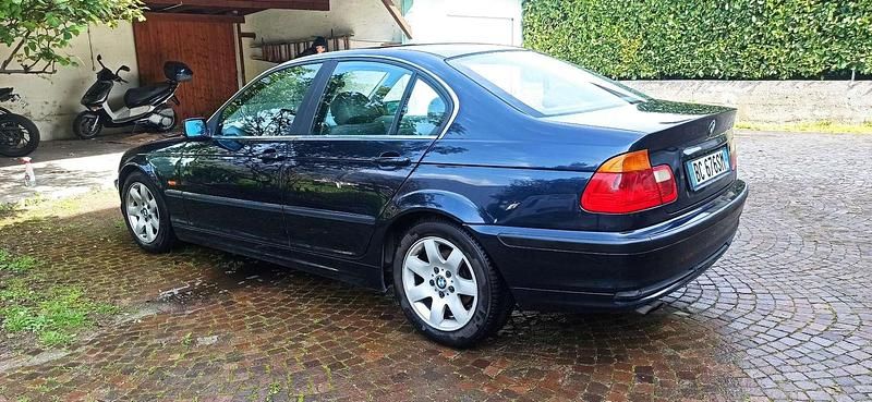 Usata 1999 BMW 320 Tre volumi | 6500 € (Buon prezzo) - Immagine 1/4