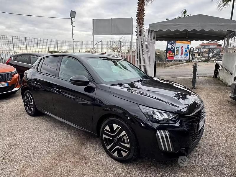 Usata Peugeot 208 Allure 101 CV (74 kW) 2025 Nero Utilitaria
