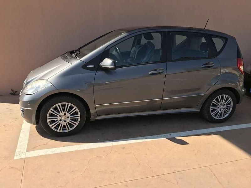 Grigio Usata 2009 Mercedes A180 Elegance Monovolume | 2000 € (Super prezzo) - Immagine 1/3
