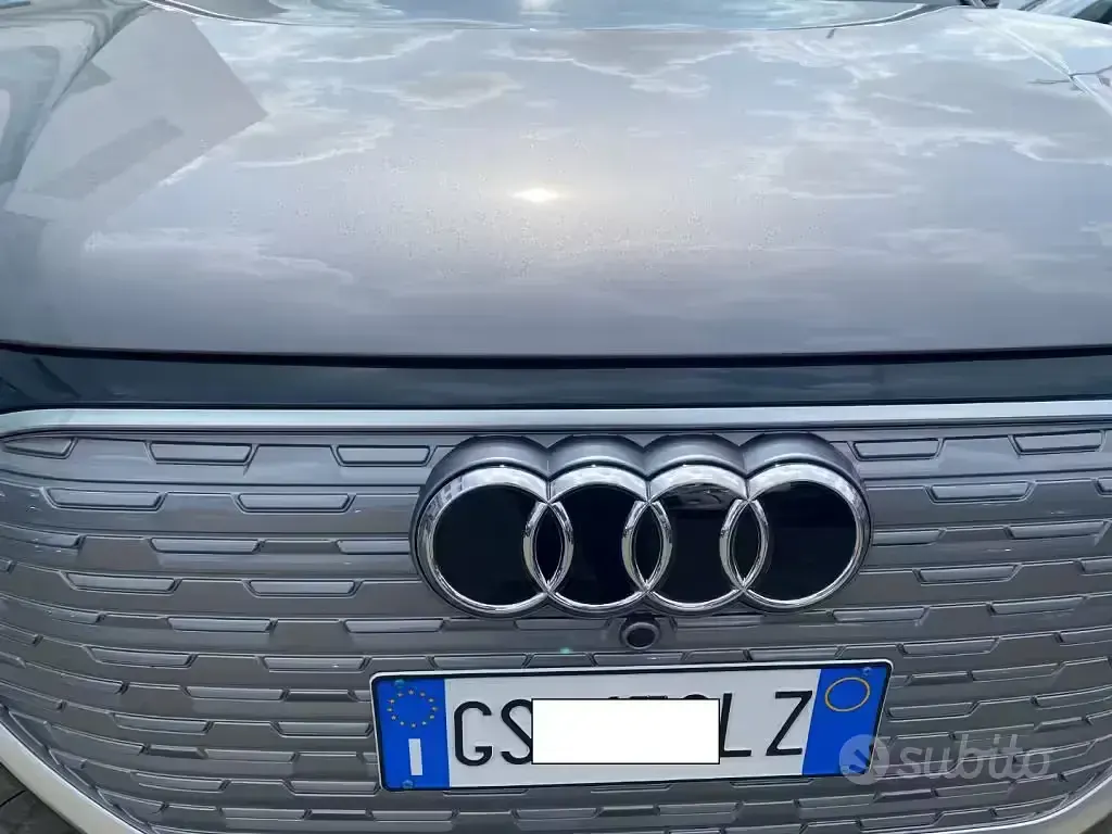 Käytetty Audi Q4 e-tron Advanced 150 kW (204 HP) 2023 Harmaa Katumaasturi