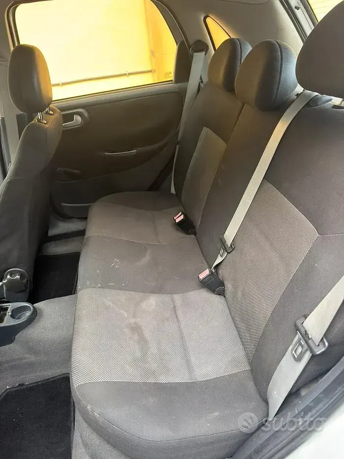 Używany Opel Corsa 69 KM (50 kW) 2006 Szary Hatchback