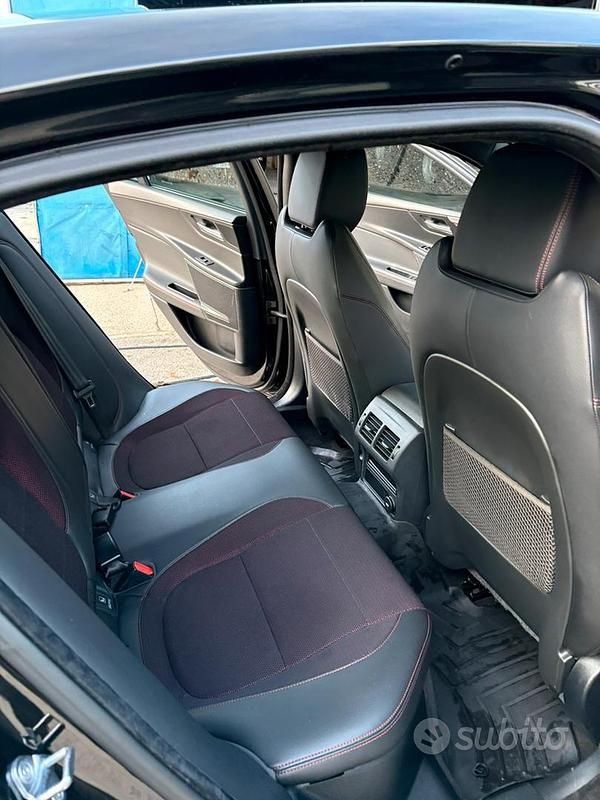 Usata Jaguar XE 180 CV (132 kW) 2016 Nero Berlina