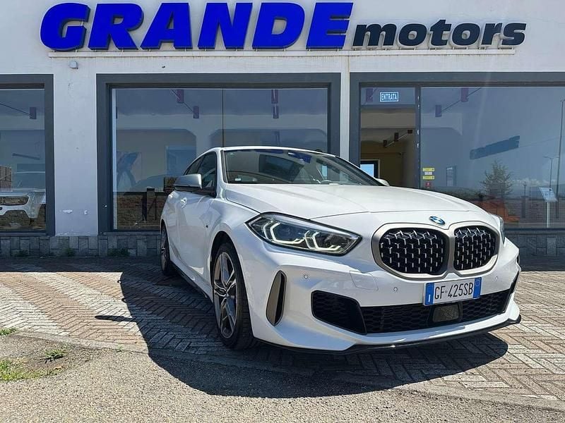 Bianco alpino Usata 2021 BMW M135 M Sport Due volumi | 29.900 € (Ottimo prezzo) - Immagine 1/4