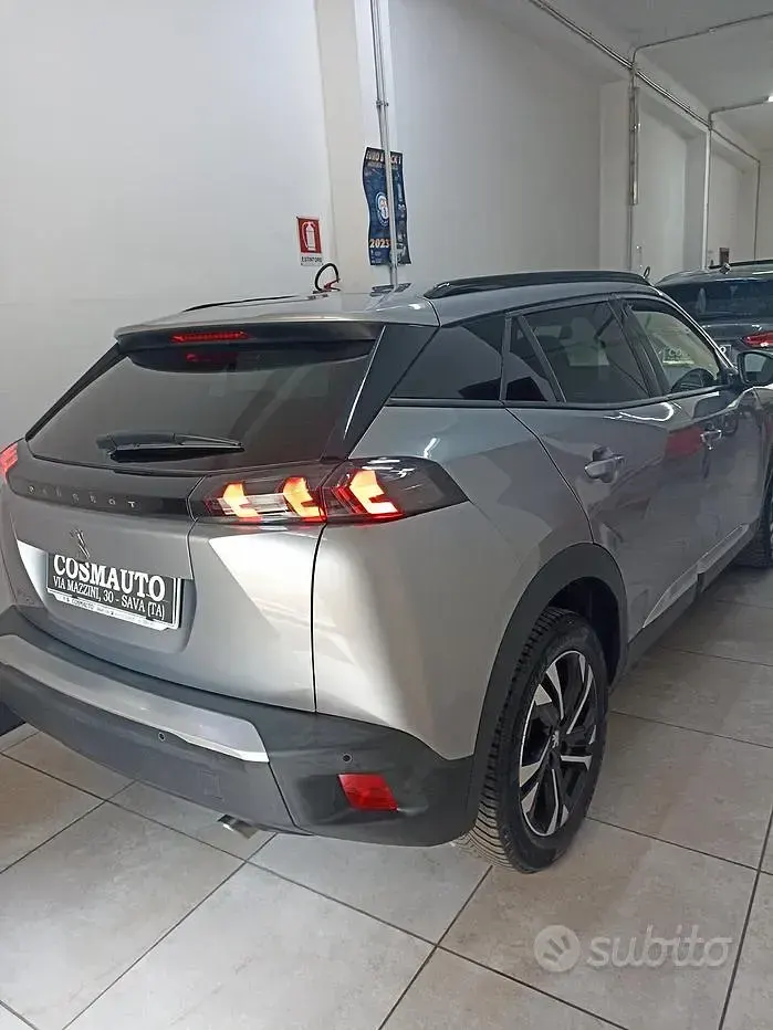 Usata Peugeot 2008 Allure 131 CV (96 kW) 2022 Grigio SUV