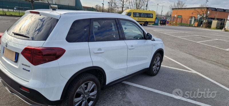 Usata 2023 Suzuki Vitara SUV | 22.000 € (Cara) - Immagine 1/4