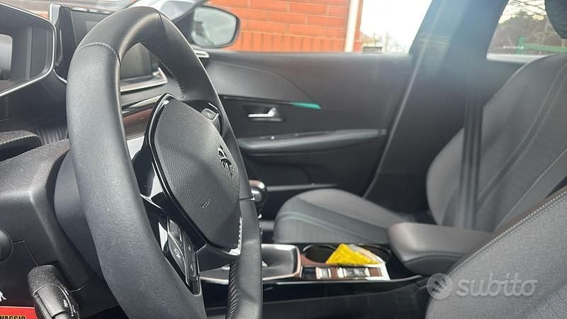 Usata Peugeot 208 82 CV (60 kW) 2023 Nero Utilitaria