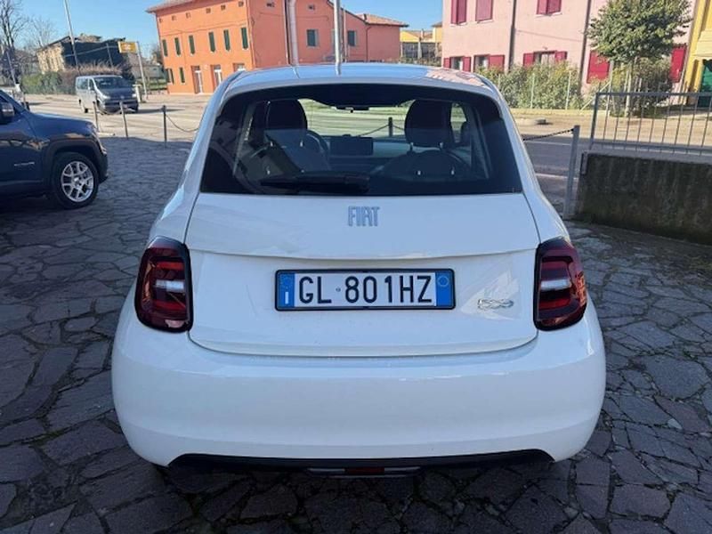 Usata Fiat 500e Icon 42 kW (58 CV) 2022 Bianco Utilitaria