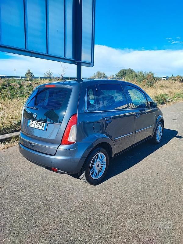 Usata Lancia Musa 90 CV (66 kW) 2009 Grigio Monovolume