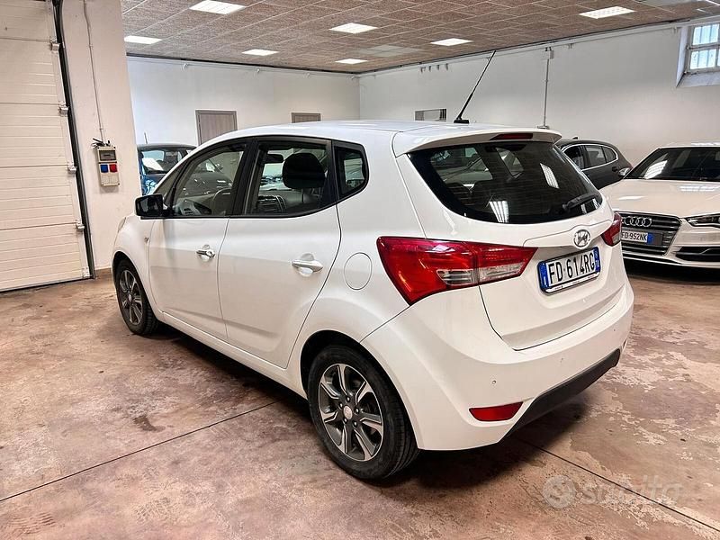 Usata Hyundai ix20 Xpossible 90 CV (66 kW) 2016 Bianco Utilitaria