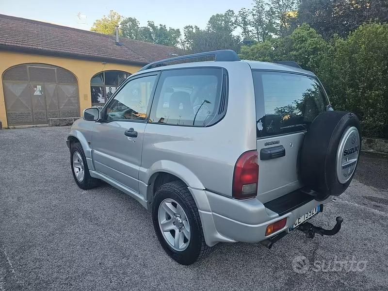 Usata Suzuki Vitara 109 CV (80 kW) 2003 Grigio SUV