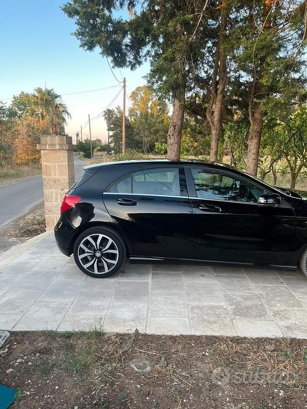 Nero Usata 2014 Mercedes A180 Tre volumi | 13.400 € - Immagine 1/4
