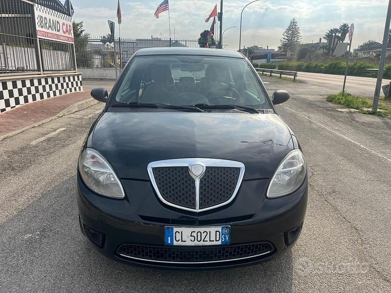Usata Lancia Ypsilon 70 CV (51 kW) 2004 Nero Utilitaria