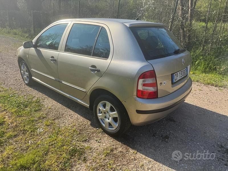 Usata Skoda Fabia 63 CV (46 kW) 2005 Grigio Berlina