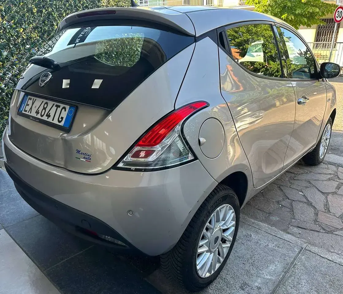 Usata Lancia Ypsilon Gold 80 CV (58 kW) 2014 Beige Utilitaria