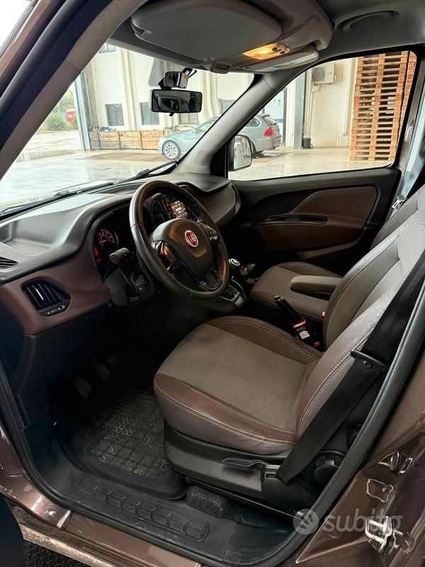 Usata Fiat Doblò Trekking 120 CV (88 kW) 2018 Marrone Monovolume