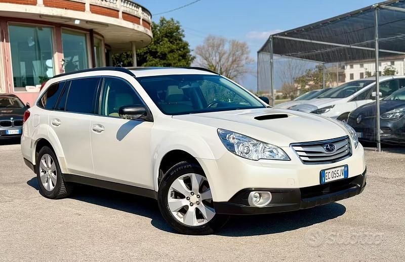 Usata Subaru Outback 150 CV (110 kW) 2010 Bianco Station wagon