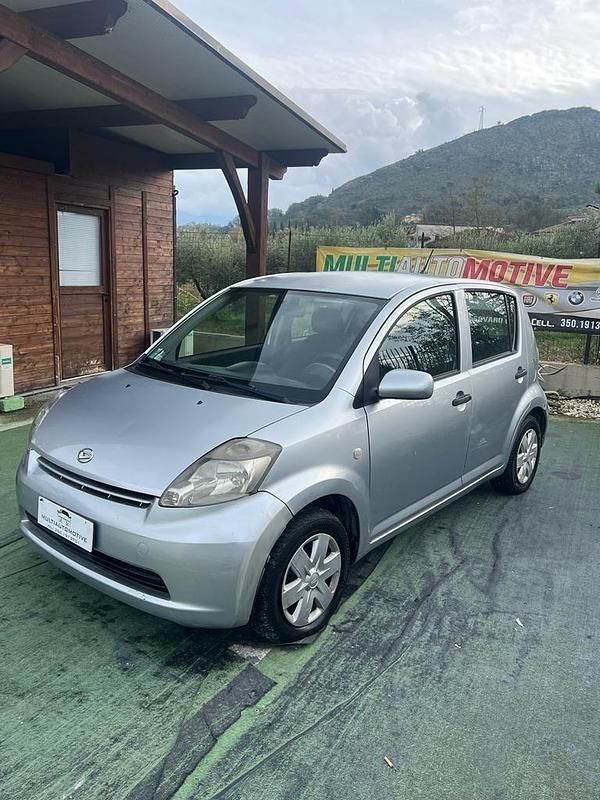 Usata Daihatsu Sirion 69 CV (50 kW) 2008 Grigio Utilitaria