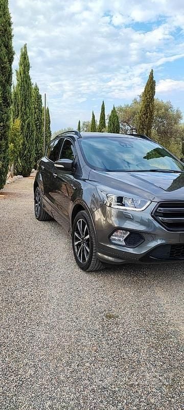 Usata Ford Kuga 120 CV (88 kW) 2018 SUV