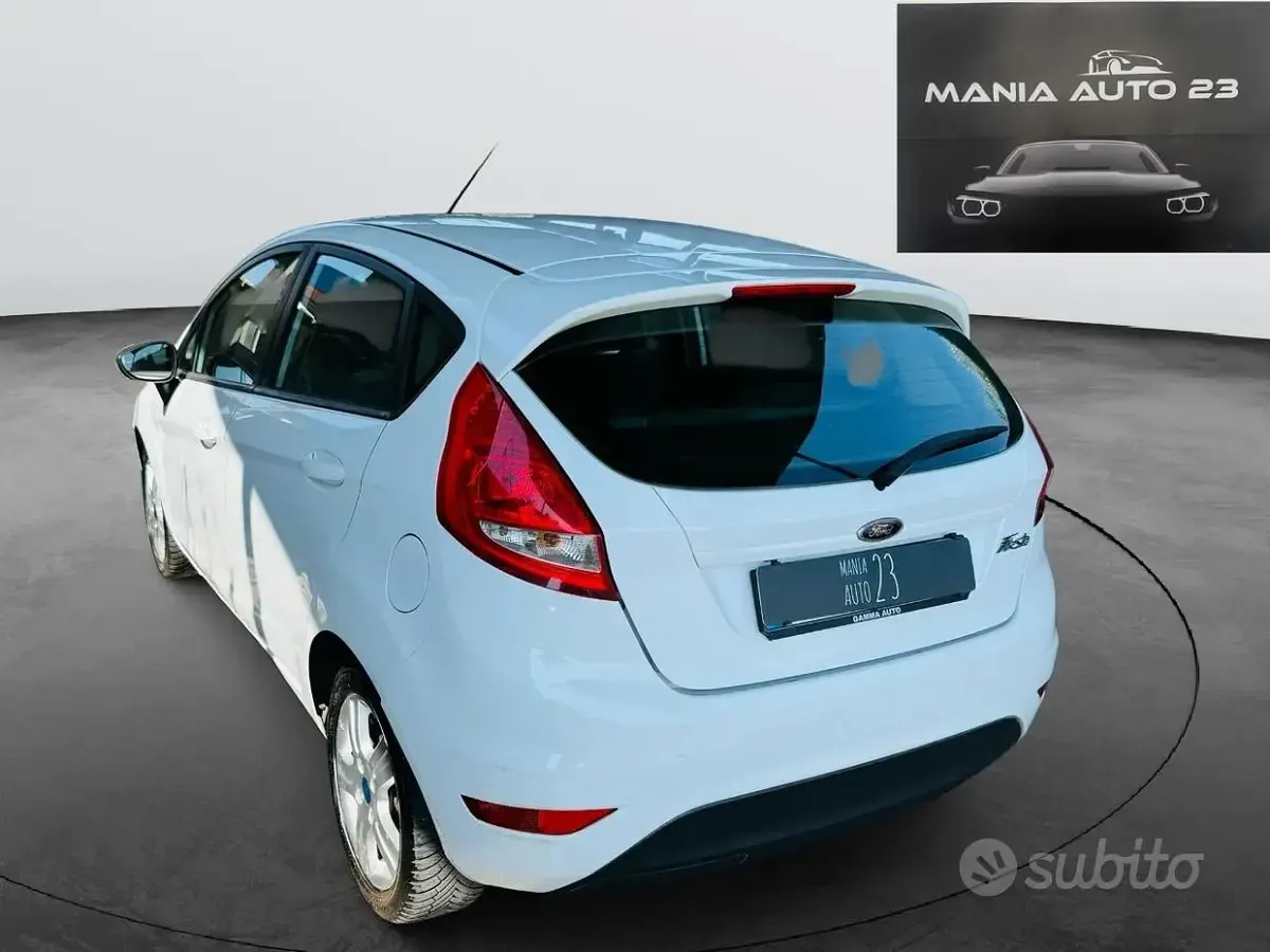 Usata Ford Fiesta 92 CV (67 kW) 2011 Bianco Berlina