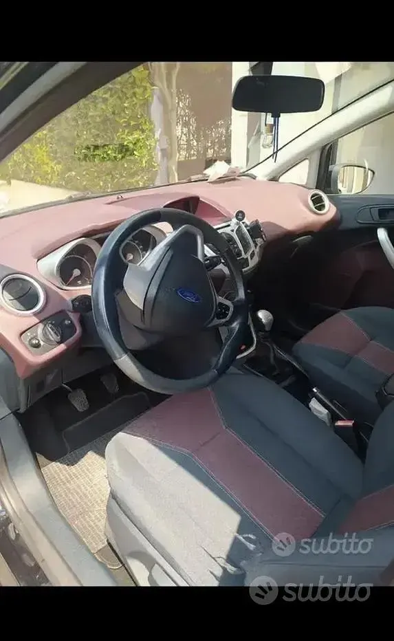 Usata Ford Fiesta 80 CV (58 kW) 2010 Nero Utilitaria