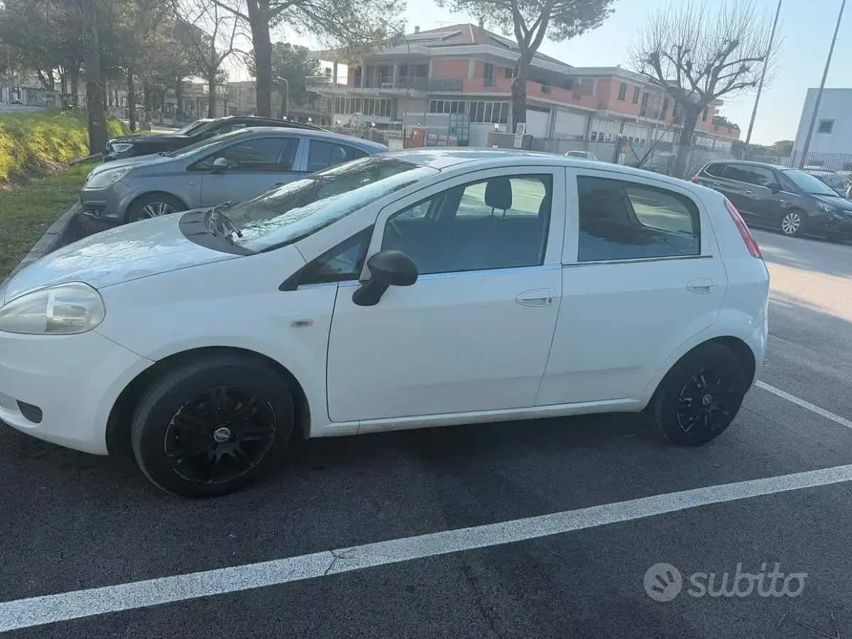 Usata Fiat Grande Punto 75 CV (55 kW) 2012 Bianco Utilitaria