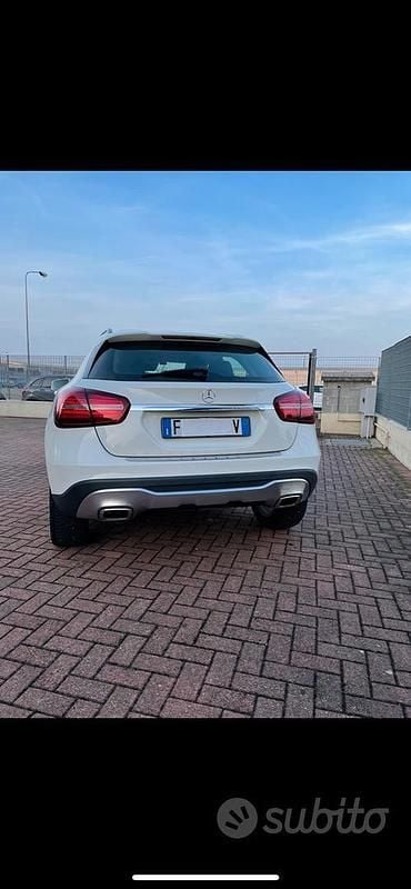 Usata Mercedes GLA200 136 CV (100 kW) 2017 Bianco SUV