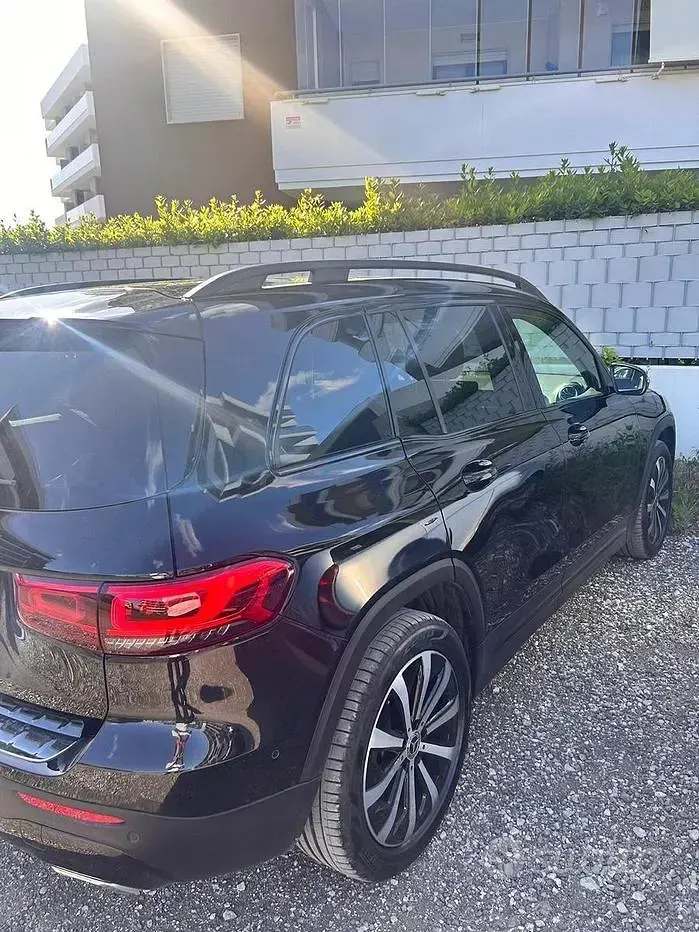 Usata Mercedes GLB180 136 CV (100 kW) 2023 Nero SUV