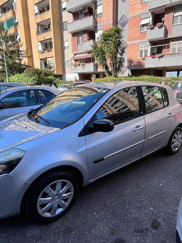 Usata Renault Clio II 86 CV (63 kW) 2010 Argento Utilitaria