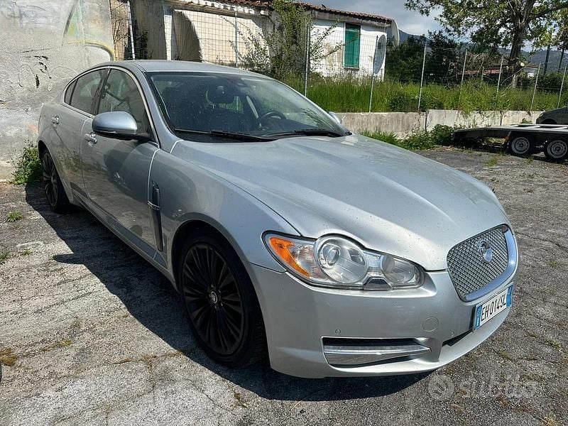 Usata Jaguar XJ 275 CV (202 kW) 2011 Grigio Berlina