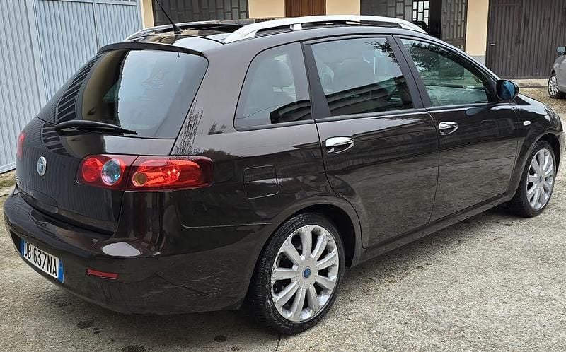 Marrone Usata 2005 Fiat Croma Station wagon | 3000 € (Molto cara) - Immagine 1/4