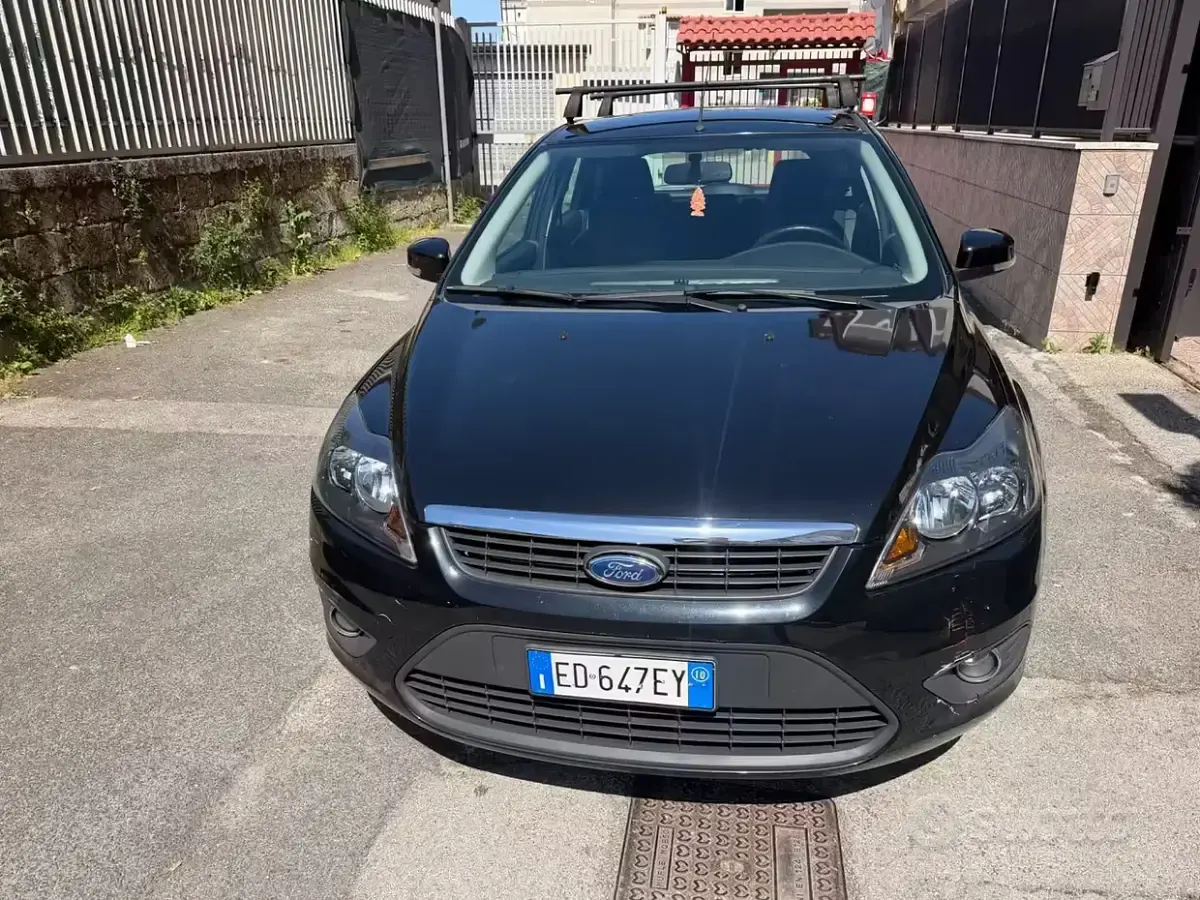 Usata Ford Focus 109 CV (80 kW) 2010 Nero Berlina