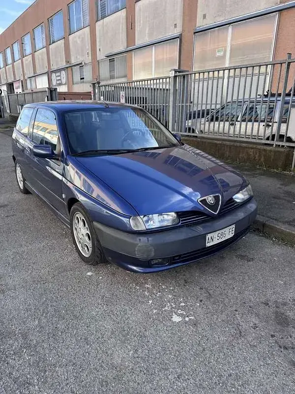 Usata Alfa Romeo 145 Quadrifoglio 150 CV (110 kW) 1997 Utilitaria