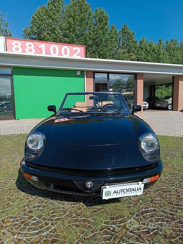 Usata Alfa Romeo Spider 117 CV (86 kW) 1992 Nero Cabrio