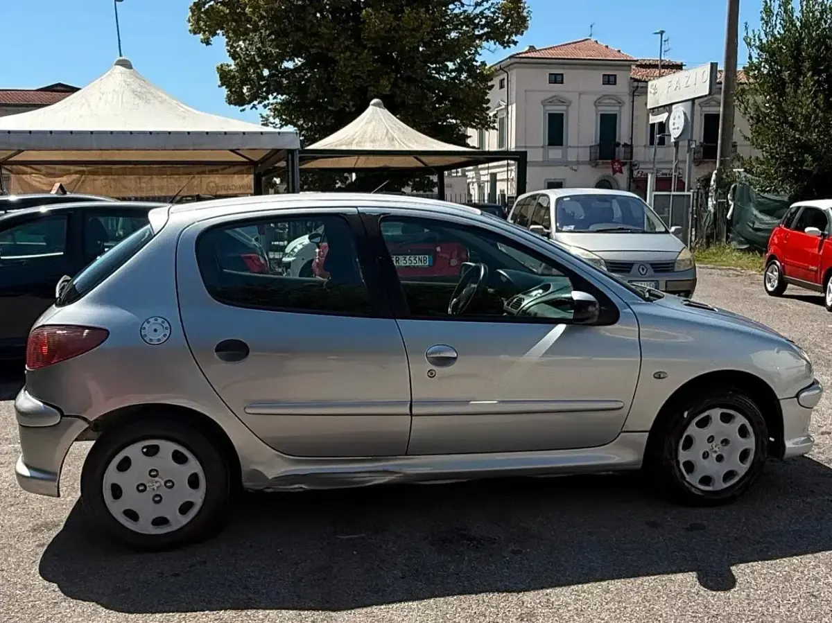 Usata Peugeot 206 75 CV (55 kW) 2006 Argento Berlina