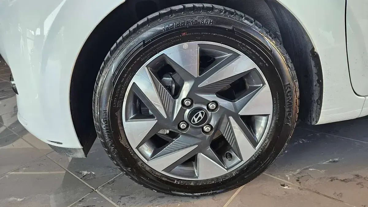 Usata Hyundai i10 67 CV (49 kW) 2024 Bianco Utilitaria