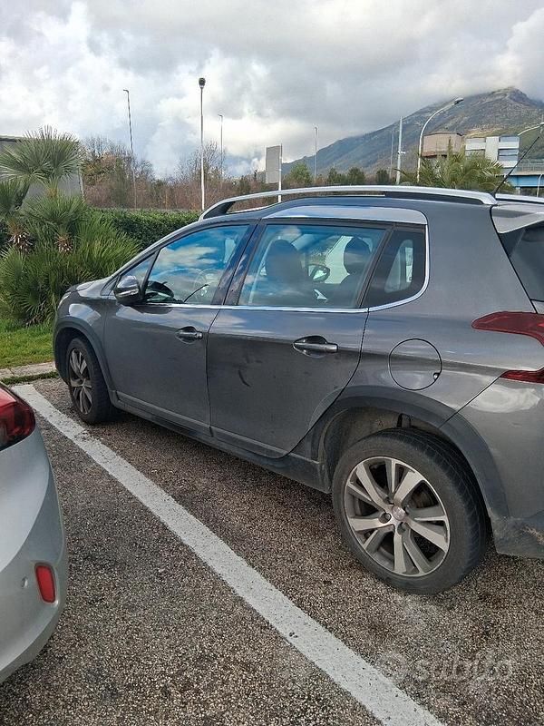 Usata Peugeot 2008 102 CV (75 kW) 2019 Grigio SUV