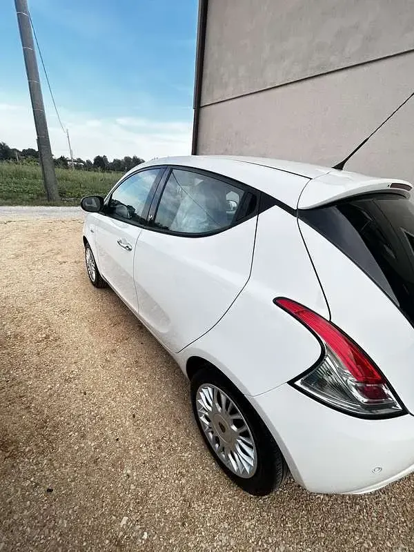 Usata Lancia Ypsilon Silver 95 CV (69 kW) 2017 Utilitaria