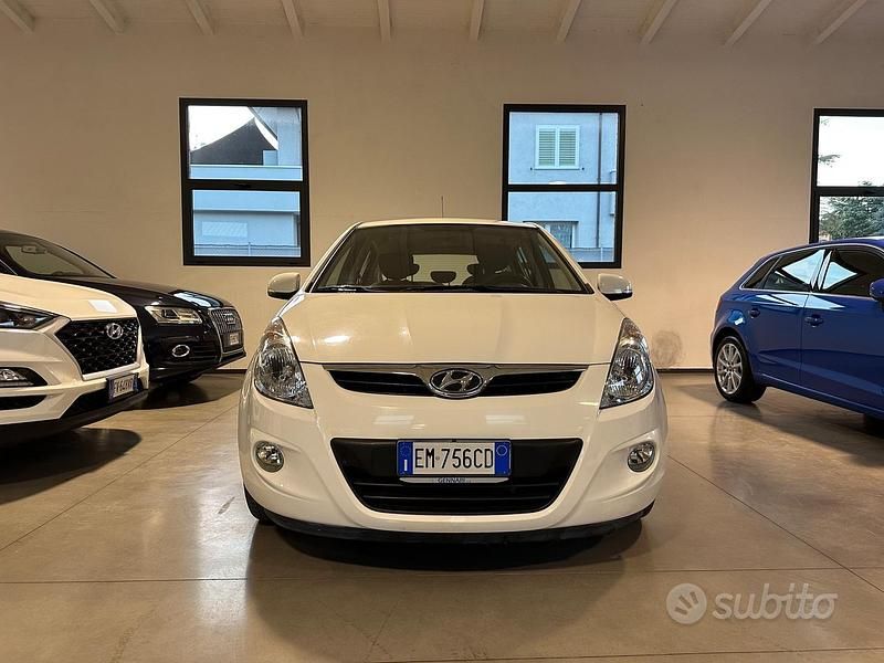Usata Hyundai i20 Edition 75 CV (55 kW) 2012 Bianco Utilitaria