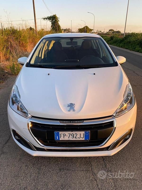Usata Peugeot 208 75 CV (55 kW) 2018 Bianco Utilitaria