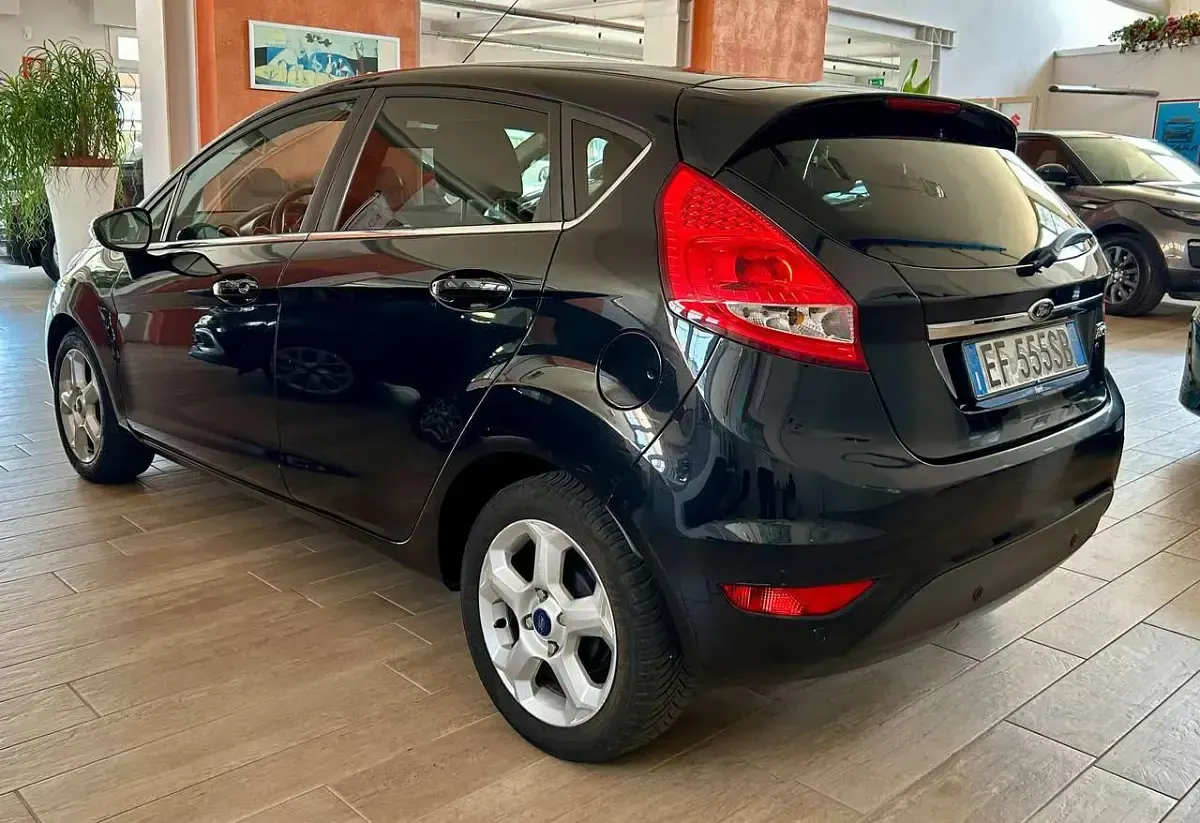 Usata Ford Fiesta Titanium 82 CV (60 kW) 2011 Other Berlina