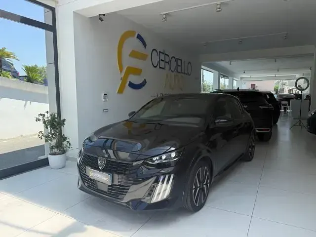 Usata Peugeot 208 GT 136 CV (100 kW) 2025 Nero metallizzato Utilitaria