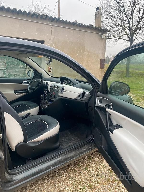 Usado Lancia Ypsilon 69 HP (50 kW) 2011 Citadino
