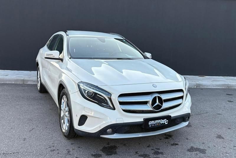 Usata Mercedes GLA200 136 CV (100 kW) 2016 Bianco SUV