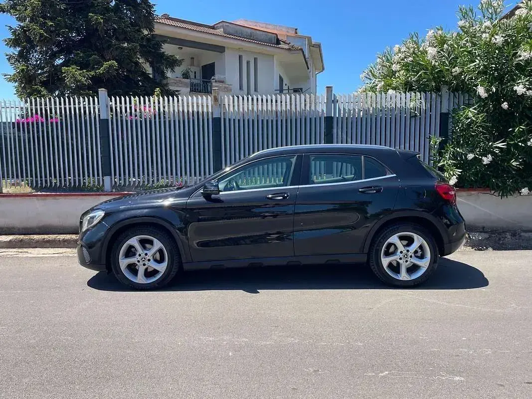 Usata Mercedes GLA180 Premium 109 CV (80 kW) 2018 Nero SUV