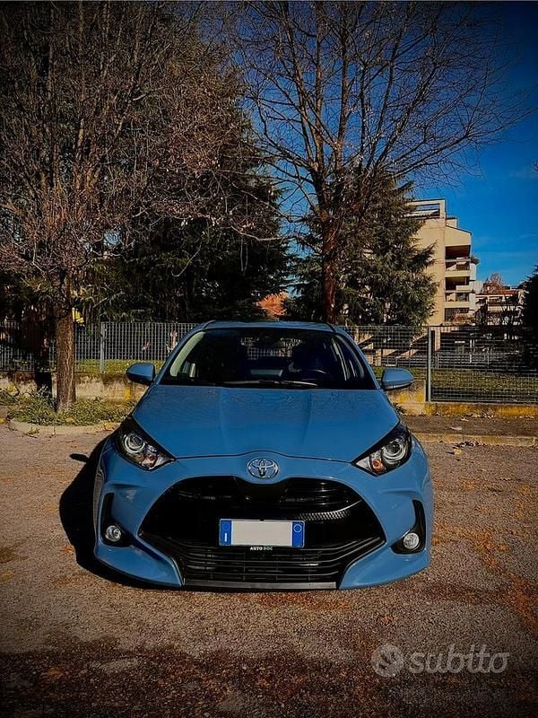 Usata Toyota Yaris Trend 72 CV (52 kW) 2021 Blu Utilitaria