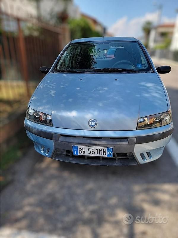 Usata Fiat Punto 80 CV (58 kW) 2002 Blu Utilitaria